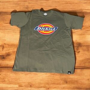 Dickies Horseshoe Tee in Dark Olive
